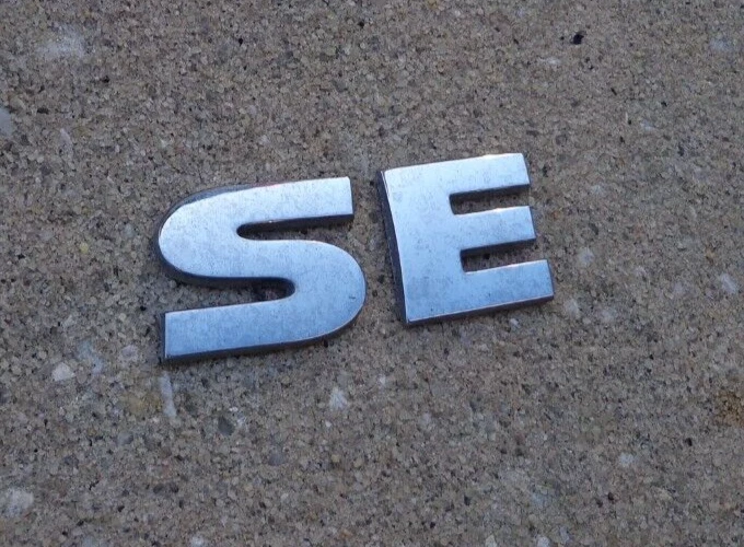 Volkswagen SE багажник эмблема буквы значок наклейка логотип Routan Jetta OEM подлинный - Изображение 1 из 1