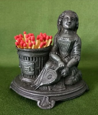 Ancien Pyrogène en Régule "La Femme au Soufflet devant son Poële" - Photo 1/4