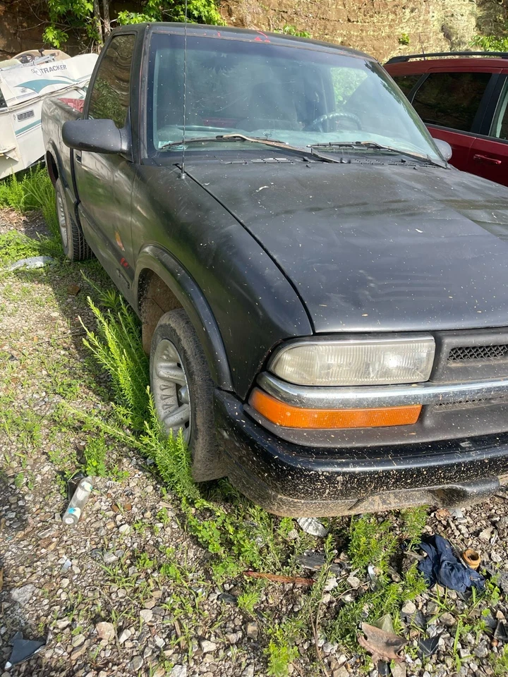 Faro derecho Chevrolet S-10 2002; fabricante de equipos originales Foto 1 de 1