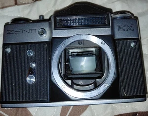 Zenit EM corpo 35 mm argento e nero made in URSS - Foto 1 di 6