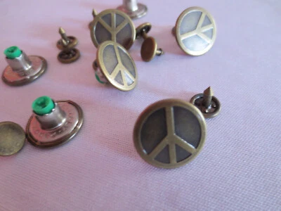 1 Stück € 0,50 : COBRA Jeansknöpfe PEACE FREEDOM 4 Stck Packung messing/B - Bild 1 von 3