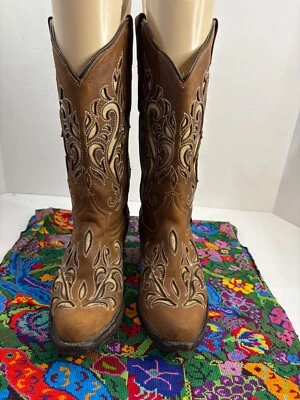 Botas de Vaquera DORAS Hechas a Mano para Mujer Bordadas Cuero Tostado 7.5US/25.5 MEX EN MUY BUENA CONDICIÓN Foto 1 de 4