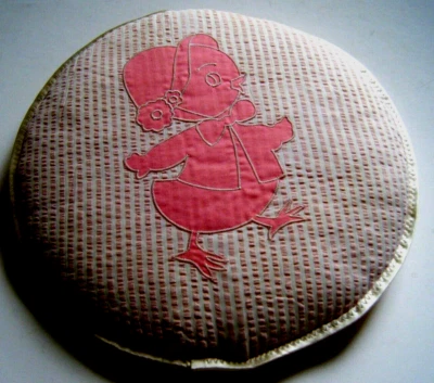 Винтажная маленькая подушка для девочки Saks Fifth Avenue с аппликацией птенца крошечные розовые условия - Изображение 1 из 4