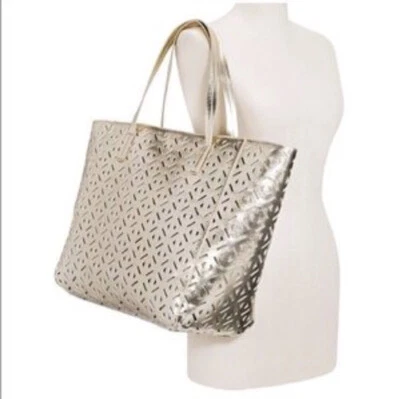 "Bolso de hombro Medona dorado metálico corte láser 22"" de ancho x 14"" de T" Foto 1 de 4