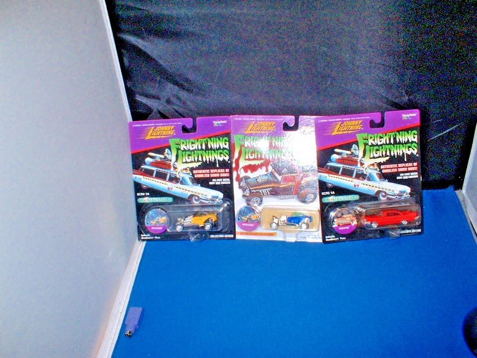 ДЖОННИ МОЛНИЯ СТРАШНАЯ МОЛНИЯ 3 ЛОТ CHRISTINE, MYSTERION X 2 $20.00 КОРАБЛЬ - Изображение 1 из 1