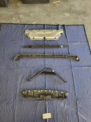 Soportes de soporte de radiador delantero BMW 2022-2024 430i xDrive Gran Coupé usados OEM Foto 1 de 4