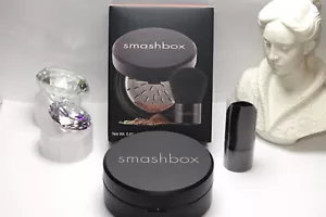 Smashbox HALO LIGHT/MEDIUM hydrating perfecting powder + BRUSH .67 NIB - Picture 1 of 4