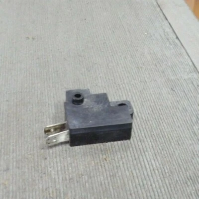 INTERRUPTOR LUZ FRENO DELANTERO HONDA SHADOW SPIRIT VT1100C 87-07 35340-MA5-671 Foto 1 de 2