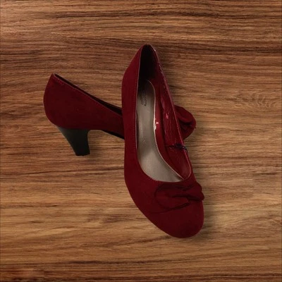 Zapatos de salón Croft & Barrow para mujer de gamuza roja con tacón de 3" con flor ~ talla 10M Foto 1 de 4