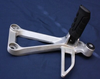 Clavija y soporte trasero derecho 11-13 CBR250R / 15-22 CBR300R Foto 1 de 4