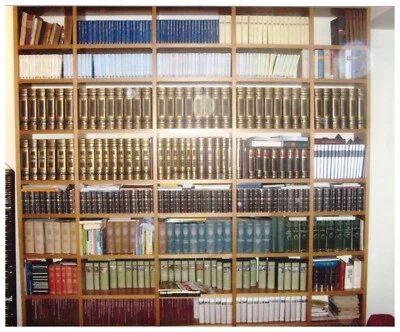 Libreria noce nazionale impialicciata modulare. Misure 295 H x 240 L. Smontata - Immagine 1 di 2