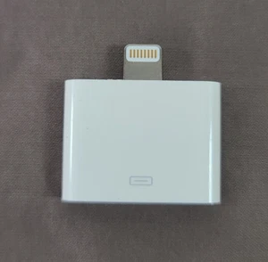 GENUINE OEM Apple Lightning (8 pin) 30-pin Adapter - MD823AM/A - A1468 - NEW 🔥 - Picture 1 of 10