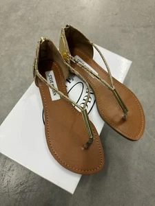 NIB Steve Madden reader gold thong sandals Women’s size 6 - Picture 1 of 7