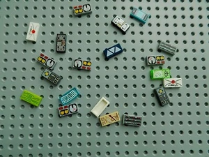 Lego Lote de 20 Azulejos 1x2 con diseño de patrón impreso Combinar envío para ahorrar un - Imagen 1 de 2