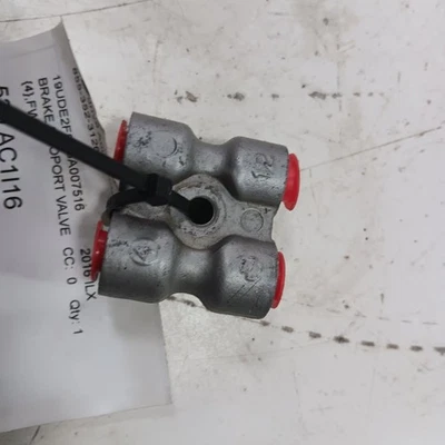 Divisor de unión de válvula de dosificación de línea de freno Acura ILX 2016 2017 2018 Foto 1 de 4