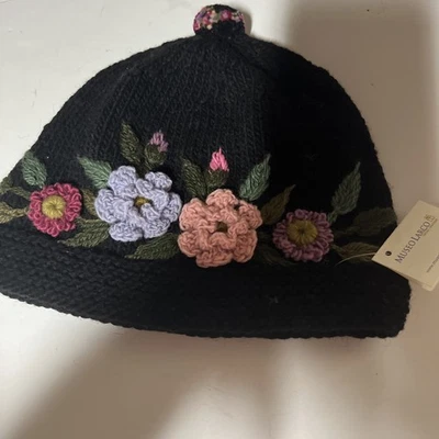 MUJER NUEVO GORRO BOUTIQUE MODA SOMBRERO LANA Negro Floral 3D Museo Larco PERÚ Foto 1 de 4