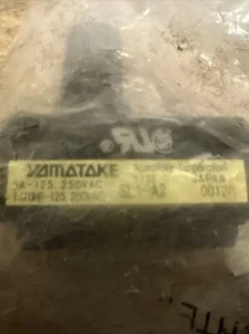 Yamatake Corporation,SL1-A2,Micro Limit Switch - Picture 1 of 2