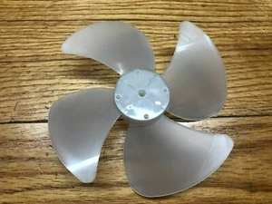 Emerson Magic Chef Microwave Cooling Fan Blade HG23L 4 7/8" Diameter - Foto 1 di 12