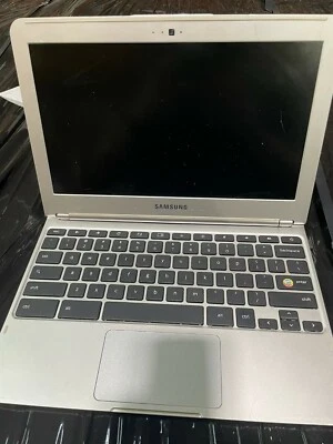 三星 Chromebook XE303C12 零件免费送货包括交流充电器!!! — 第 1/4 张图片