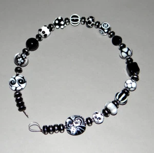 Italienische Lampwork Perlen schwarz & weiß Perlenset 16 Perlen - Bild 1 von 5