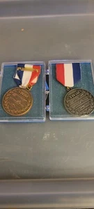 Zwei Schwimmmedaillen Feder - Bild 1 von 4