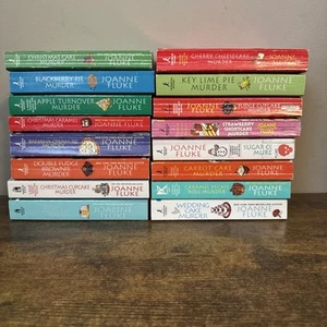 Joanne Fluke lot of 16 paperback books from the A HANNAH SWENSEN MYSTERY Series - Foto 1 di 2
