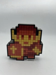 Figura iluminada PDP Pixel Pals Legend of Zelda Red Link #026 funciona con pilas - Imagen 1 de 2