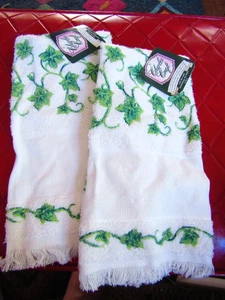 NUEVO CON ETIQUETAS Par EN BLANCO Charles Craft 14 unidades BLANCO con inserción de hiedra verde toallas con la punta del dedo - Imagen 1 de 4