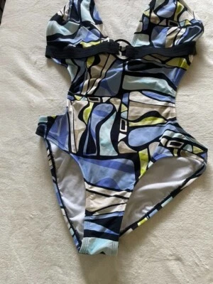 EUC Perry Ellis Women's One Piece Geometric Print Swimsuit Size 8 Foto 1 de 4