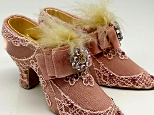 Vintage Pair of Miniature Collector's Shoes Pink Collectible - Picture 1 of 12