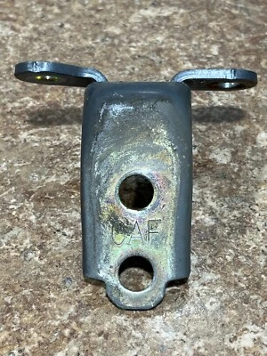 2005 HONDA CR-V ПРАВАЯ ПАССАЖИРСКАЯ СТОРОНА ПЕРЕДНЯЯ ВЕРХНЯЯ ДВЕРНАЯ ПЕТЛЯ - Изображение 1 из 4