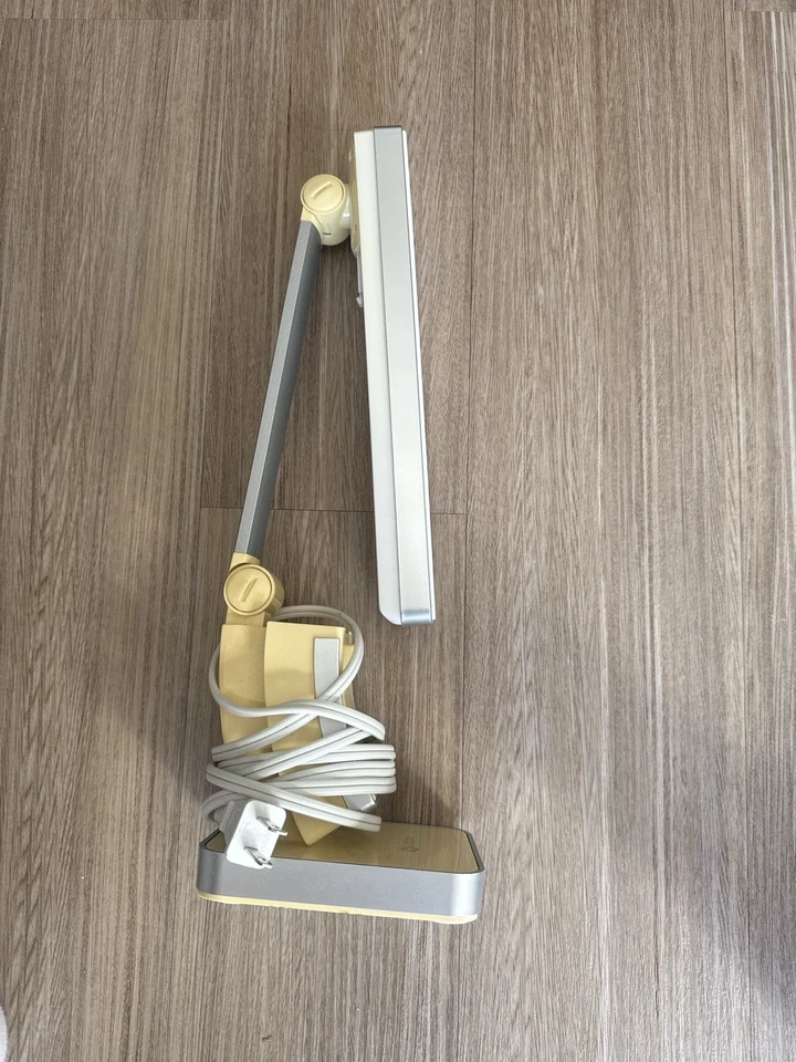 Lámpara de Escritorio Plegable OttLite Brazo Ajustable Bombilla Fluorescente Tarea Luz de Lectura Foto 1 de 4