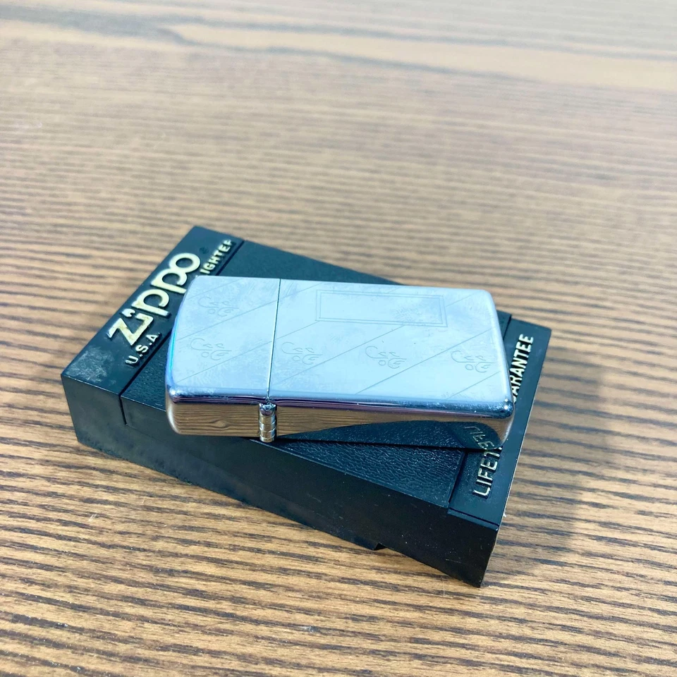 Briquet Zippo USA vintage – Chrome gravé, cartouche vierge, avec écrin - Photo 1/4