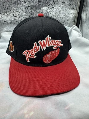 Detroit Red Wings Vintage Sports Specialties Script Fitted Cap Hat - Size: 7 1/8 - Image 1 of 4