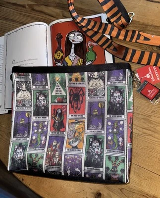 Harveys 迪士尼 NBC 圣诞夜惊魂斜挎包安全带包 + 书 全新 — 第 1/4 张图片