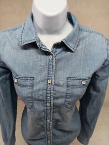 STYLUS WOMENS MEDIUM LIGHT BLUE LONG SLEEVE DENIM BUTTON UP SHIRT METAL BUTTONS - Picture 1 of 13