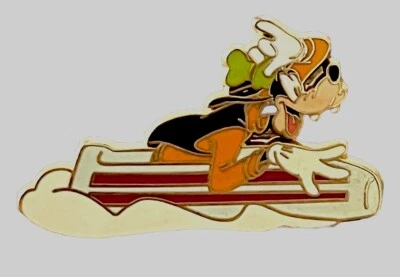 ЗНАЧОК БОБСЛЕЯ DISNEY DLR E-TICKET THRILLS GWP GOOFY ON MATTERHORN 2006 - Изображение 1 из 2