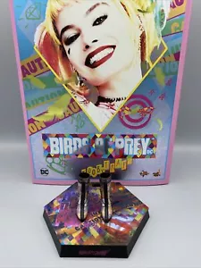 Hot Toys Birds of Prey Harley Quinn Chaqueta de Cinta de Precaución MMS566 Zapatos Solo - Imagen 1 de 6