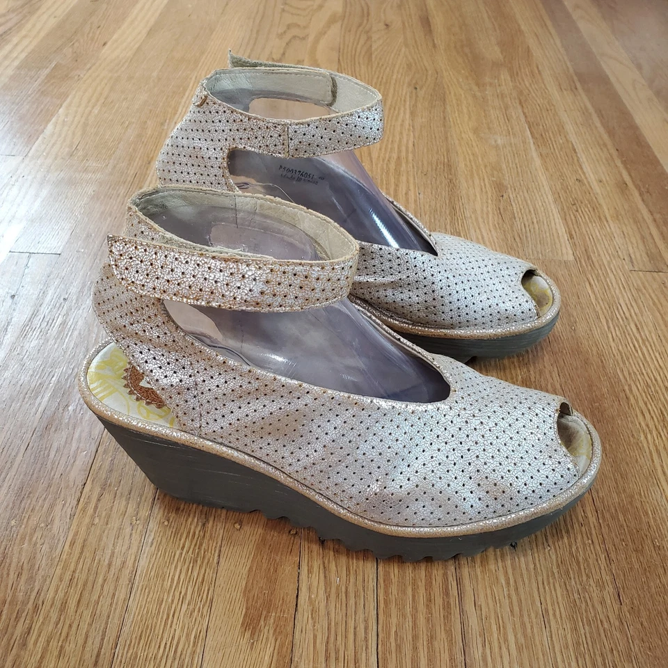 Sandalia de cuña Fly London Yala Perf de cuero para mujer talla EU 40 US 9-9,5 EU Foto 1 de 4