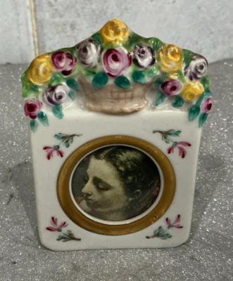 Marco de fotos pequeño de porcelana vintage - hecho a mano en Portugal Foto 1 de 4
