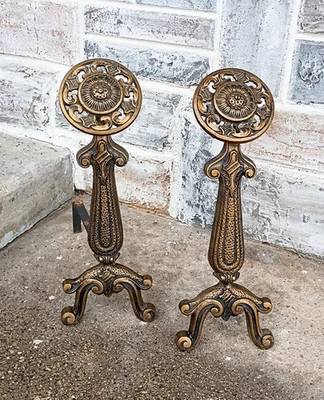 Par de chimeneas antiguas doradas florales de hierro fundido renacimiento español Andirons Foto 1 de 4