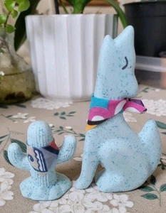 Vintage Southwest Ceramic Speckled Blue Coyote & Cactus w Bandanas - Picture 1 of 4