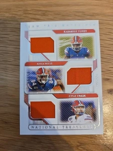 2021 Panini National Treasures Collegiate College Materials Gators Error Card 99 - Bild 1 von 2