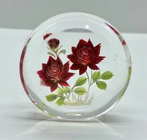 De Colección Pequeño Pisapapeles Lucite Transparente en Forma de Disco Boho Mediados de Siglo Moderno Rosas Rojas - Imagen 1 de 9