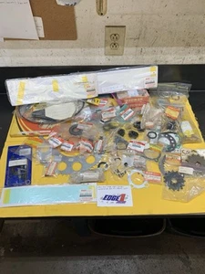 OEM SUZUKI Motorcycle And ATV Parts Lot, RM, TS, GS, LT AHRMA Vintage Suzuki - Foto 1 di 11
