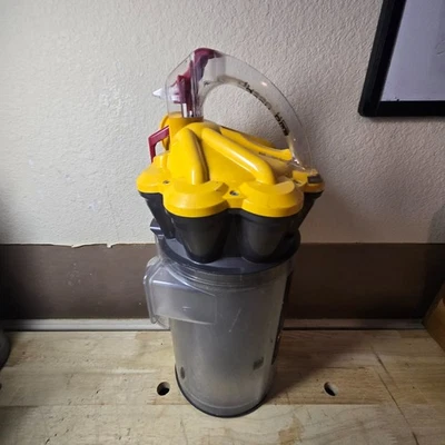 Conjunto de cubo y ciclón usado de varios pisos DC33 bote amarillo GENUINO Dyson Foto 1 de 4