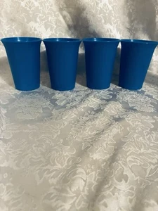 Tupperware Kinder 4-teiliges Set 7 Unzen Glocke Becher Schnabeltassen in blau # 109 - Bild 1 von 4