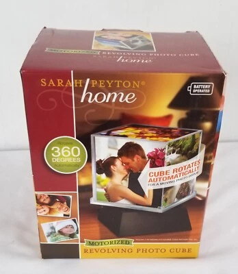 Cubo fotográfico giratorio motorizado Sarah Peyton Home nuevo en caja 4x4 Foto 1 de 3