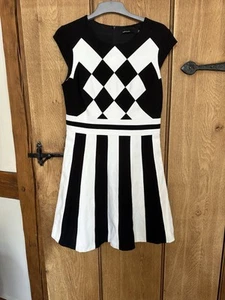 Karen Millen Short Sleeve dress Size 14 ( Small 14) - Picture 1 of 3