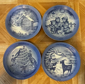 Juego de 4 Platos de Navidad Producto Jerez Vintage Azul y Blanco Navidad 1975 - Imagen 1 de 7